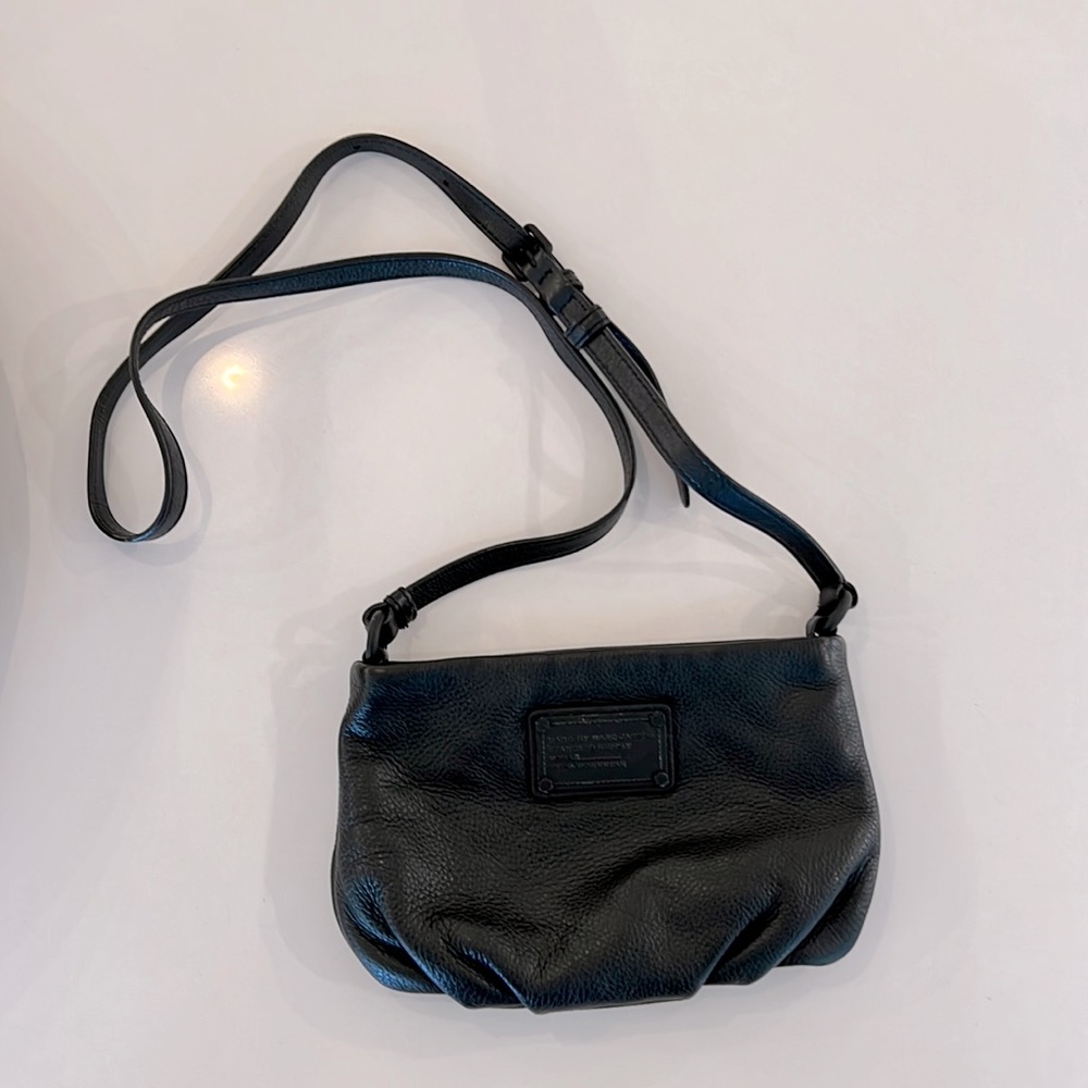 Marc Jacob’s cross body purse black leather with black hardware rare find!